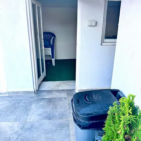 Modern Grey Nea Michaniona