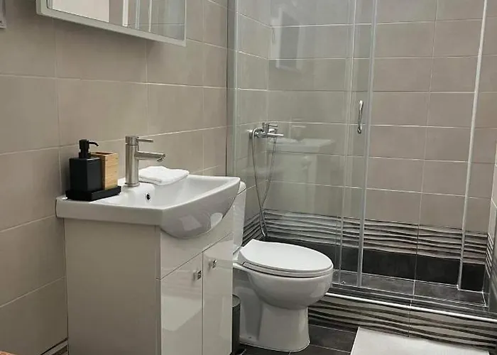 Modern Grey Apartamento Nea Michaniona