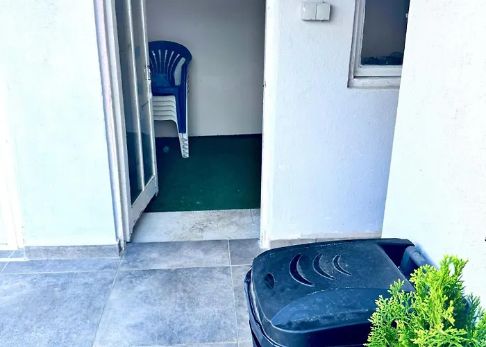 Modern Grey Nea Michaniona